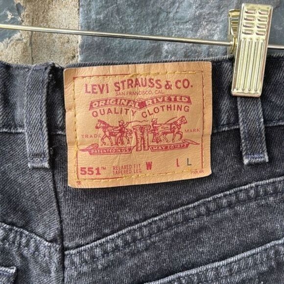 Levi's Vintage 1996 551 Union Flag Black Cut Off Denim Shorts Size 8 - Picture 4 of 7